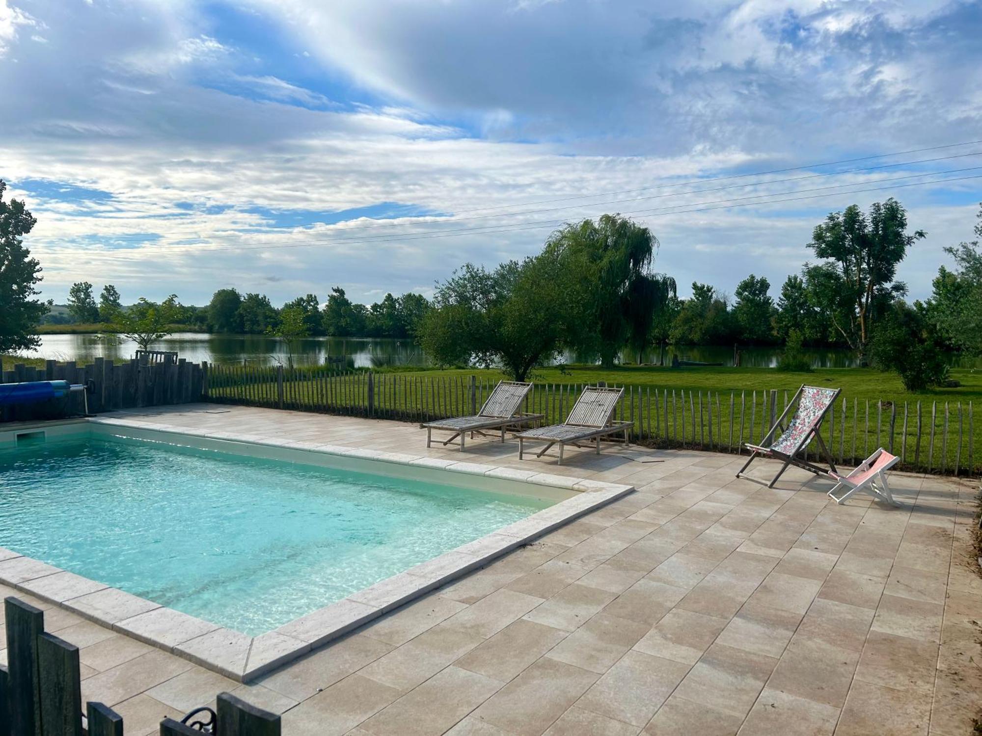 Ferme Renovee 6 Chambres, Vue Sur Lac Et Piscine Castet-Arrouy Exteriér fotografie